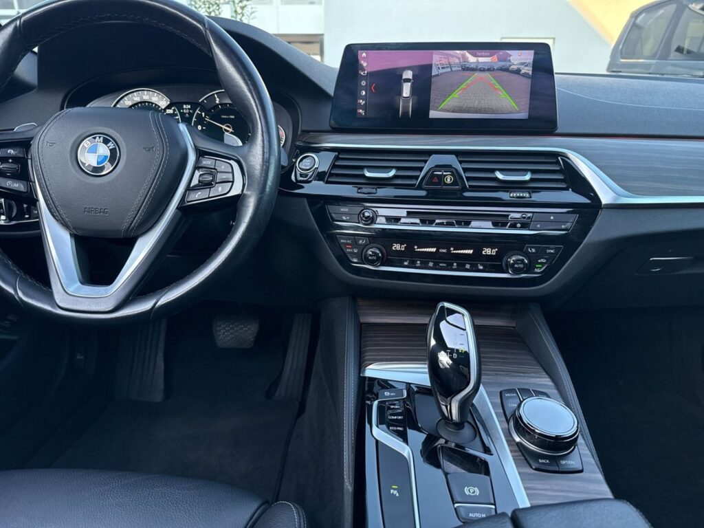 530 d Touring xDrive Luxury neuer Motor Panodach