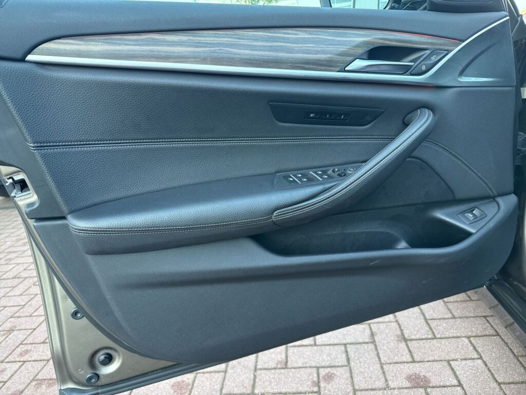 530 d Touring xDrive Luxury neuer Motor Panodach