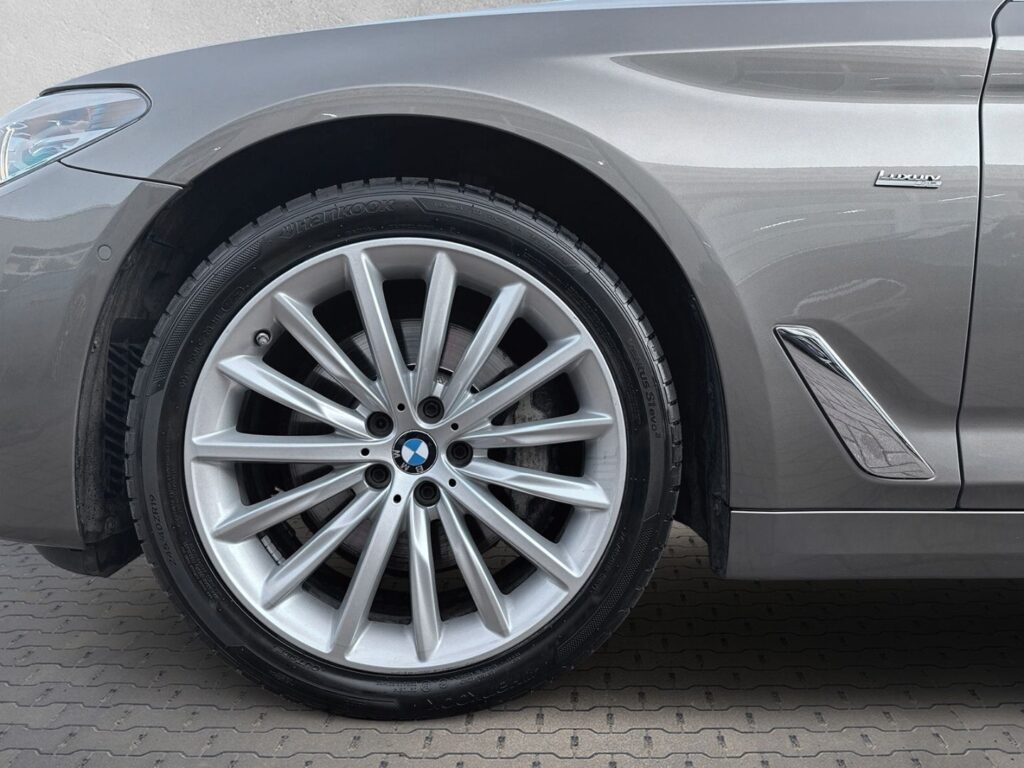 530 d Touring xDrive Luxury neuer Motor Panodach