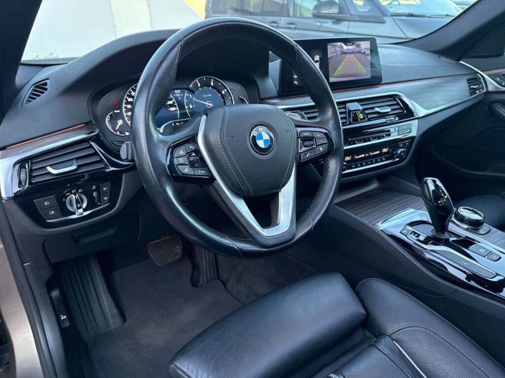 530 d Touring xDrive Luxury neuer Motor Panodach