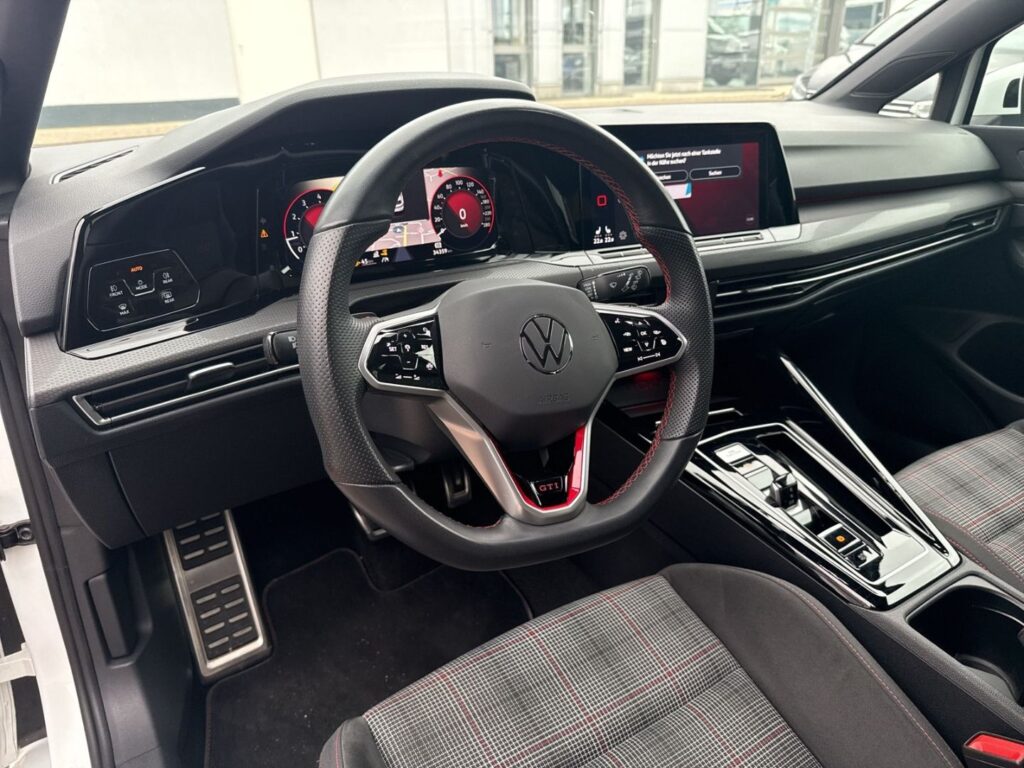 Golf VIII GTI 2,0 TSI DSG 19'' Estoril Kamera Le