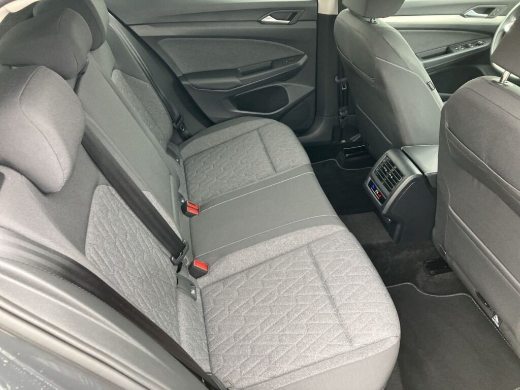 Golf VIII Move 1,0 eTSI DSG Led Klimaaut. Einpar