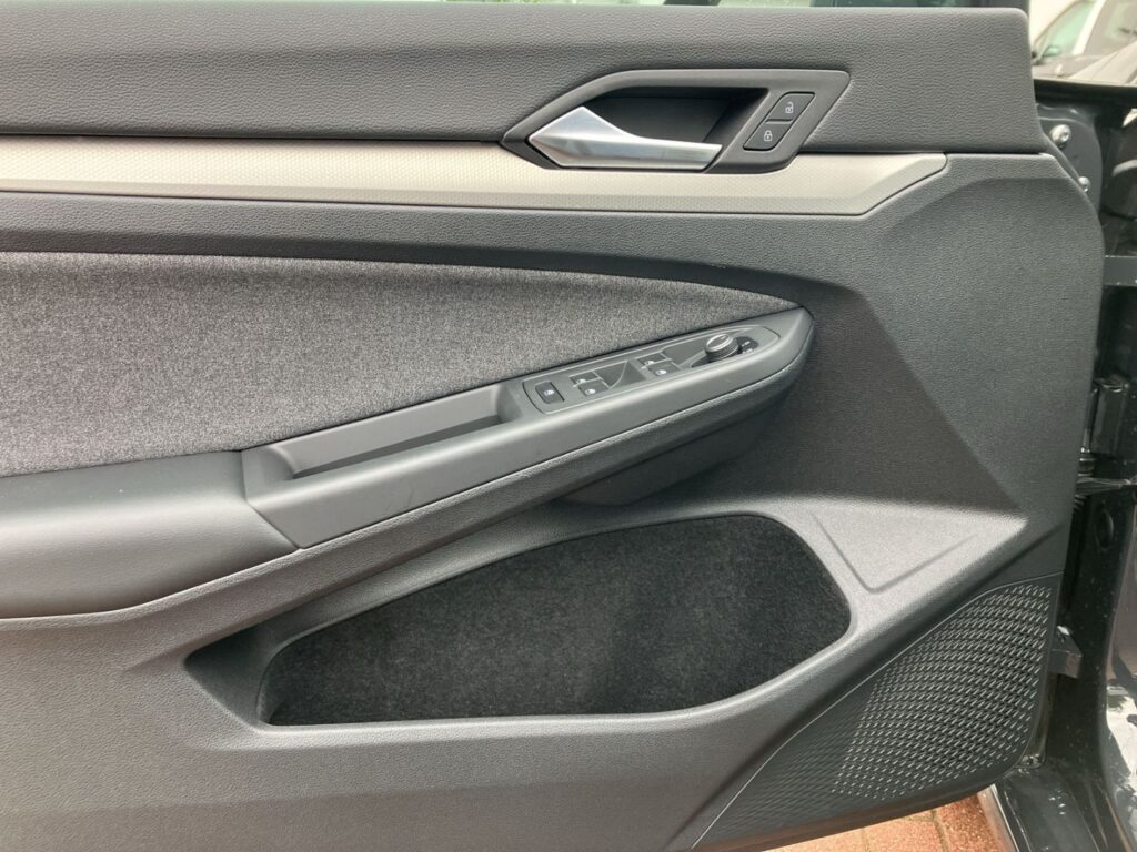 Golf VIII Move 1,0 eTSI DSG Led Klimaaut. Einpar