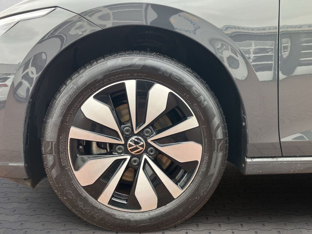 Golf VIII Move 1,0 eTSI DSG Led Klimaaut. Einpar