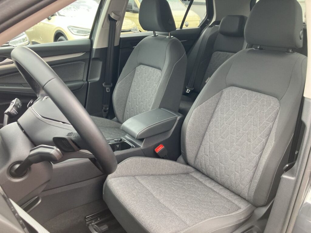 Golf VIII Move 1,0 eTSI DSG Led Klimaaut. Einpar