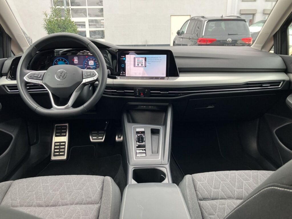 Golf VIII Move 1,0 eTSI DSG Led Klimaaut. Einpar