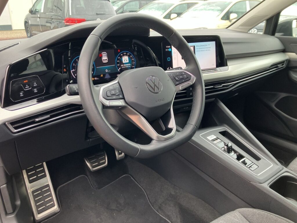 Golf VIII Move 1,0 eTSI DSG Led Klimaaut. Einpar