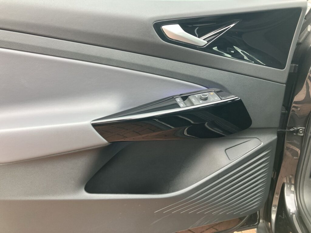 ID.4 Pure Led Navi-Pro 1.Hand Einparkhilfe Klima