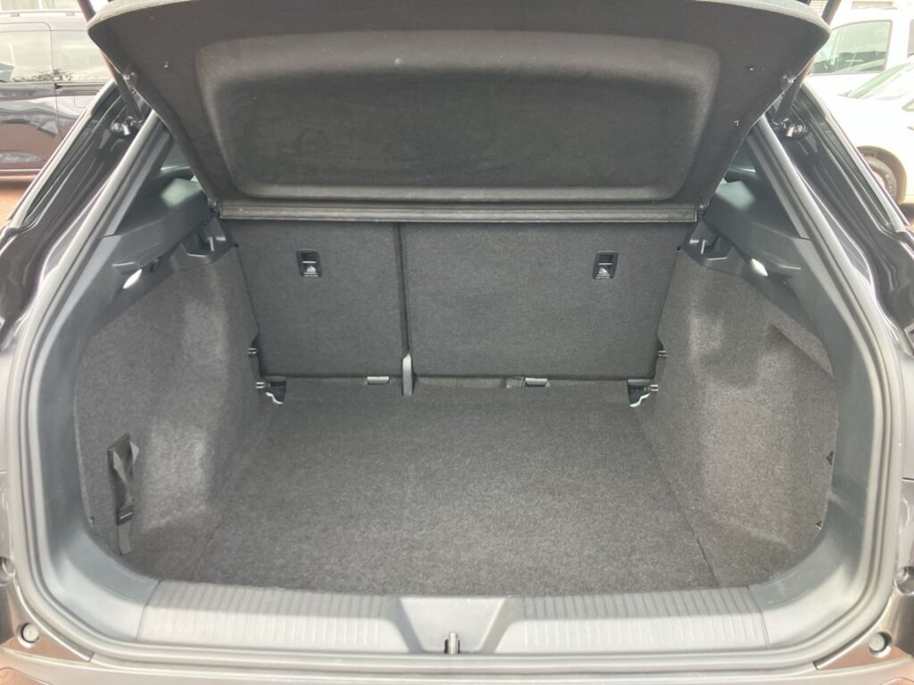 ID.4 Pure Led Navi-Pro 1.Hand Einparkhilfe Klima