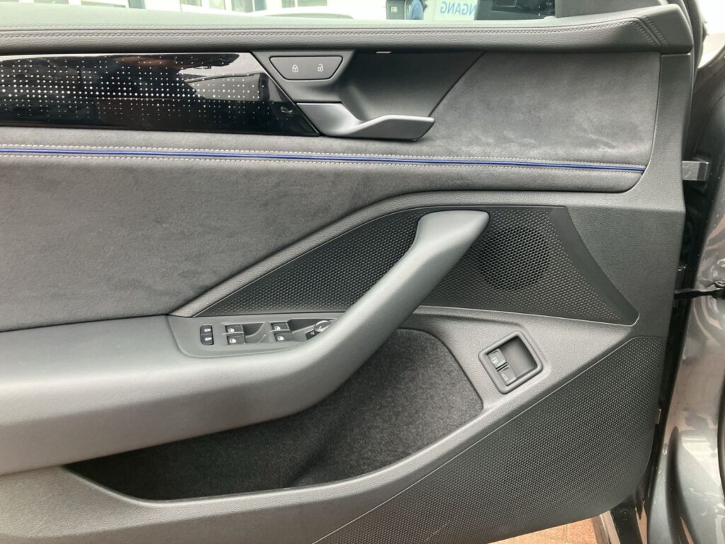 Passat Variant R-Line Signature 1,5 eHybrid DSG