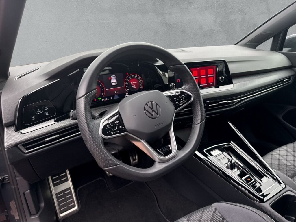 Golf R-Line 1,5 eTSI DSG Klimaaut. 17''Alu