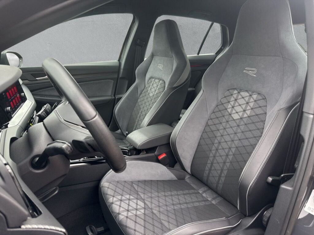 Golf R-Line 1,5 eTSI DSG Klimaaut. 17''Alu