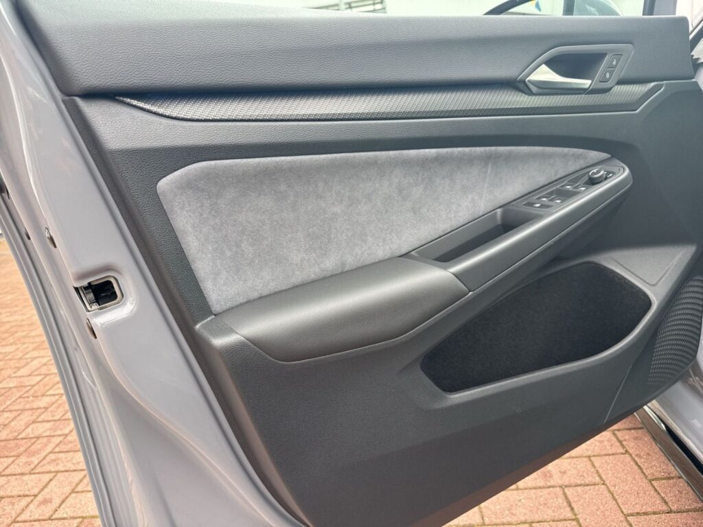 Golf R-Line -Line 1,5 TSI 18''Alu Led App-Connec