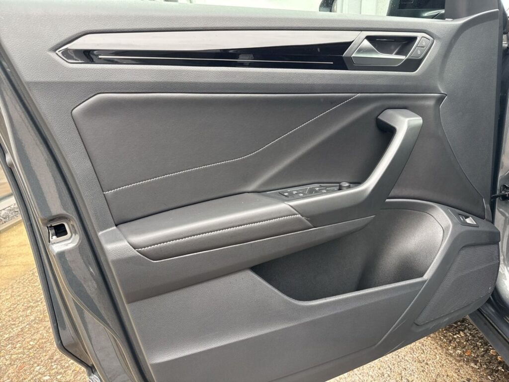 T-Roc R-Line 1.5 TSI DSG Anh.Kpl. IQ-Light Kamer