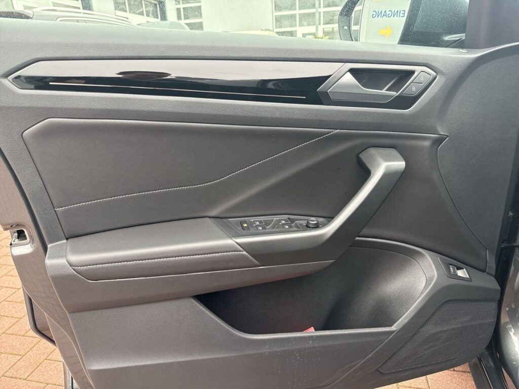 T-Roc R-Line 1.5 TSI DSG Ganzj.Reifen Kamera Led