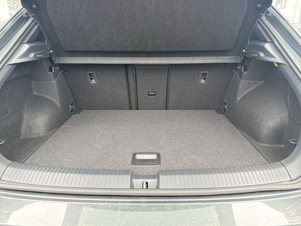 T-Roc R-Line 1.5 TSI DSG Ganzj.Reifen Kamera Led