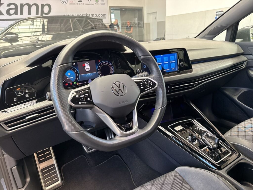 Golf R-Line 1,5 eTSI DSG Kamera Klimaaut.