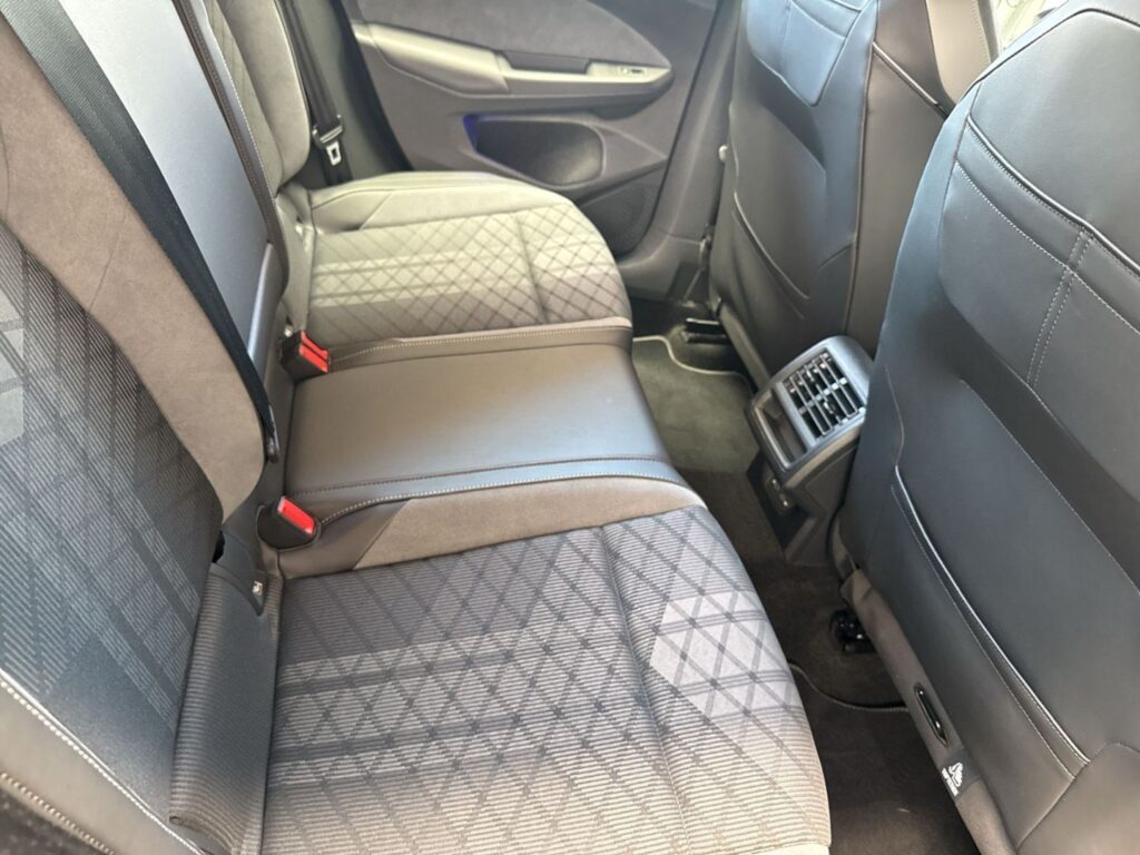 Golf R-Line 1,5 eTSI DSG Kamera Klimaaut.
