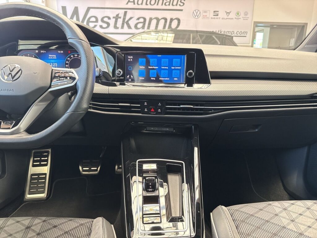Golf R-Line 1,5 eTSI DSG Kamera Klimaaut.