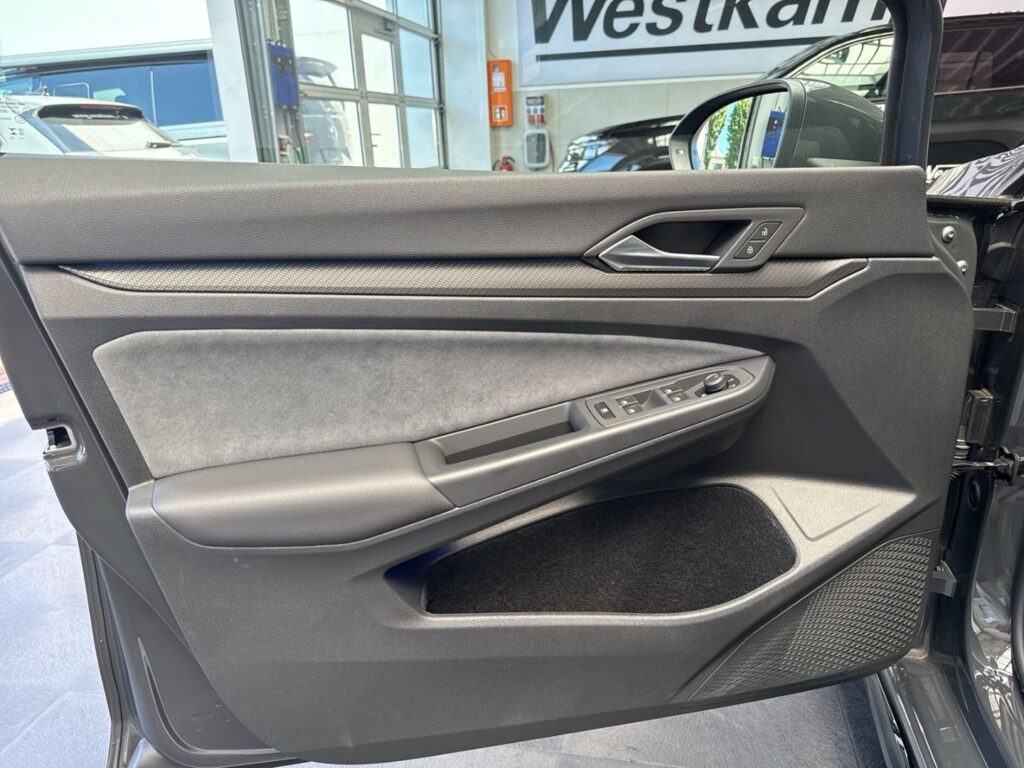 Golf R-Line 1,5 eTSI DSG Kamera Klimaaut.