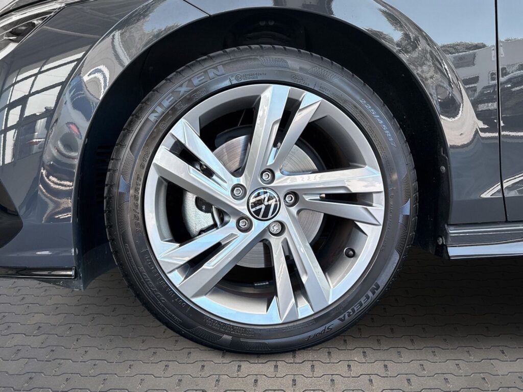 Golf R-Line 1,5 eTSI DSG Kamera Klimaaut.