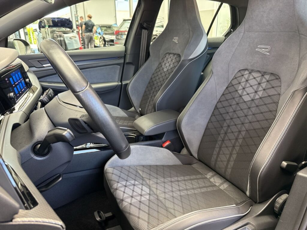 Golf R-Line 1,5 eTSI DSG Kamera Klimaaut.