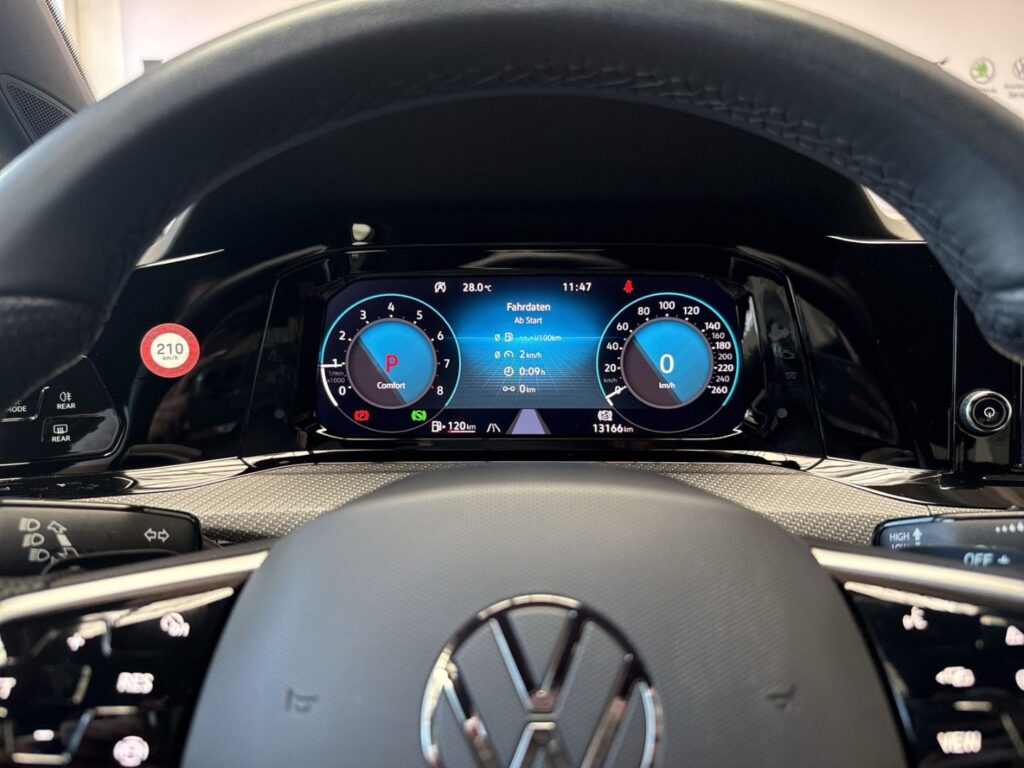 Golf R-Line 1,5 eTSI DSG Kamera Led Klimaaut.