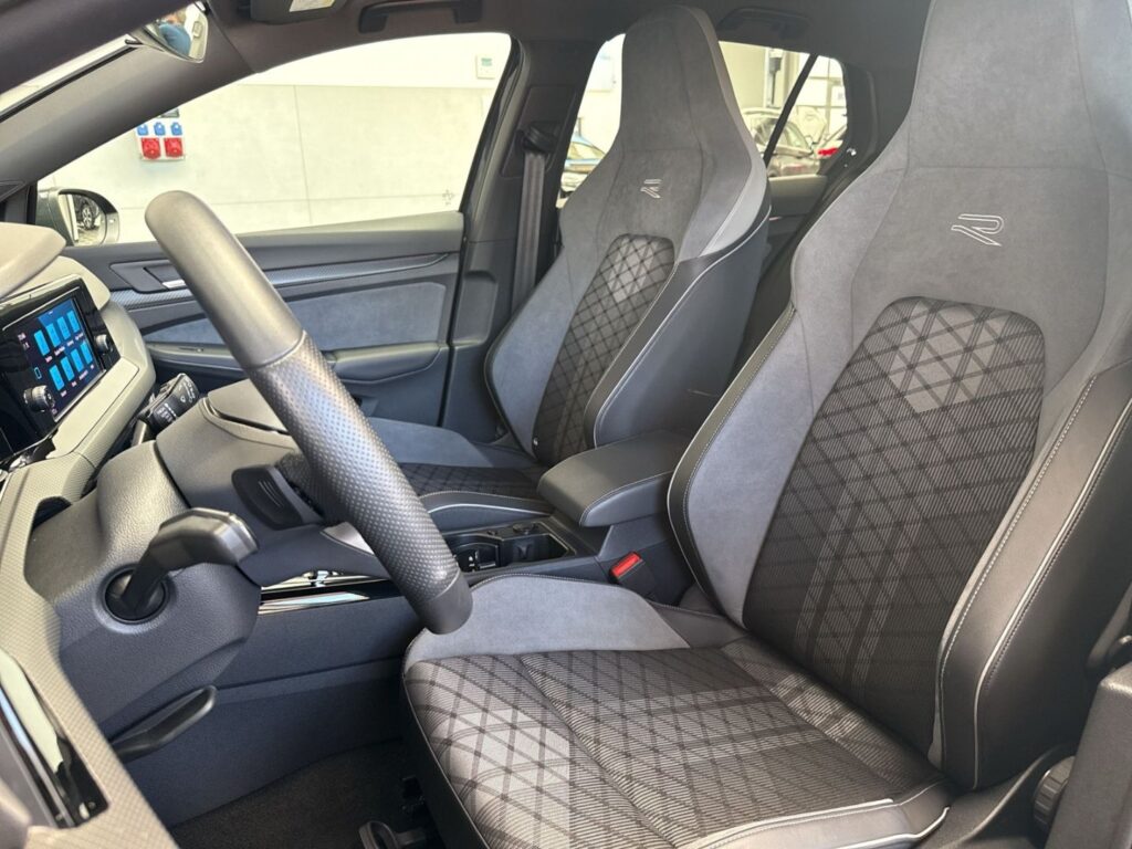 Golf R-Line 1,5 eTSI DSG Kamera Led Klimaaut.