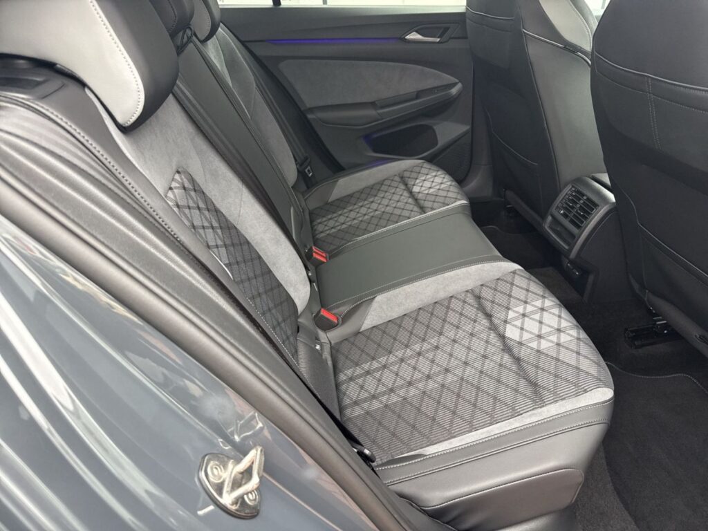 Golf R-Line 1,5 eTSI DSG Led Navi Business-Paket
