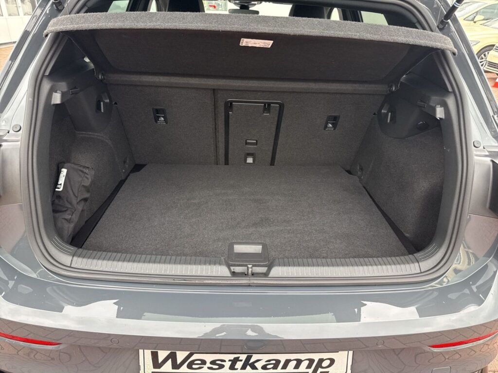 Golf R-Line 1,5 eTSI DSG Led Navi Business-Paket