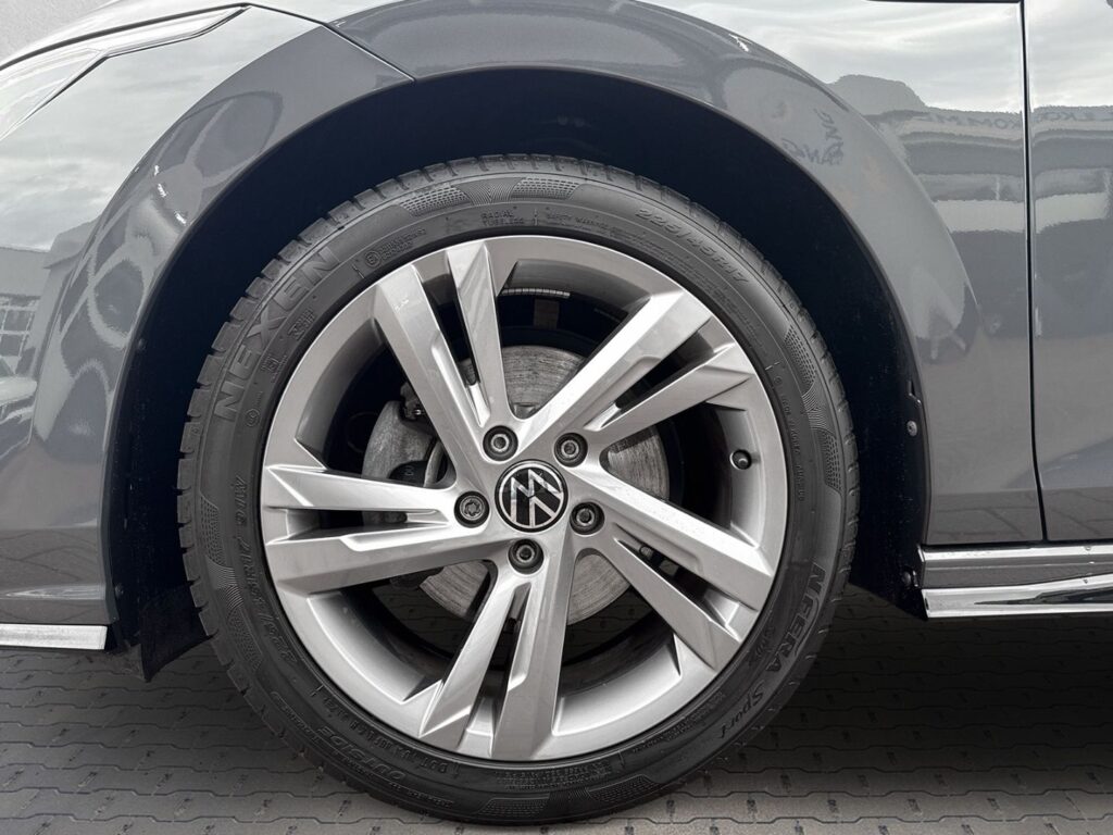 Golf R-Line 1,5 eTSI DSG Led Navi Business-Paket