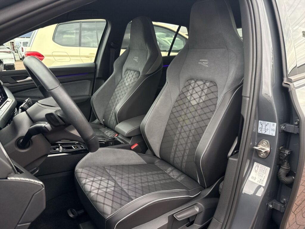 Golf R-Line 1,5 eTSI DSG Led Navi Business-Paket