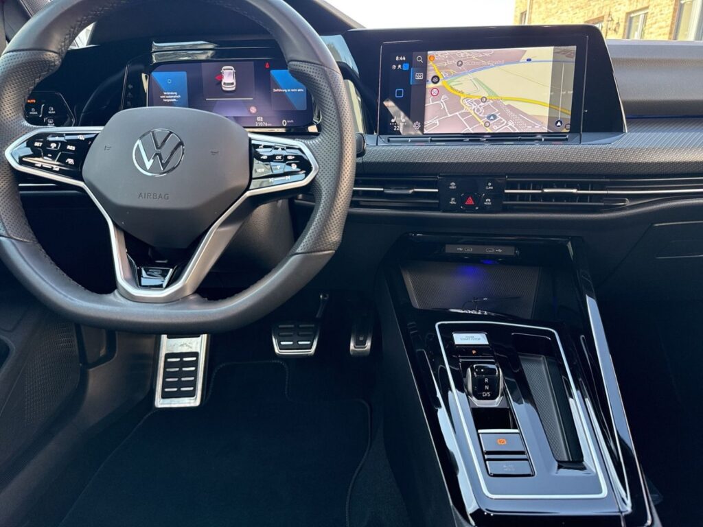 Golf VIII R-Line 1,5 eTSI DSG Kamera Navi