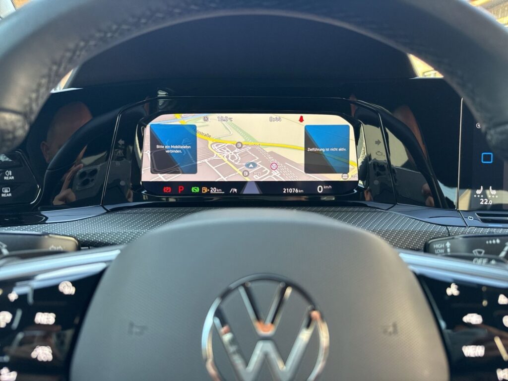 Golf VIII R-Line 1,5 eTSI DSG Kamera Navi