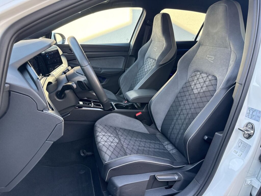 Golf VIII R-Line 1,5 eTSI DSG Kamera Navi