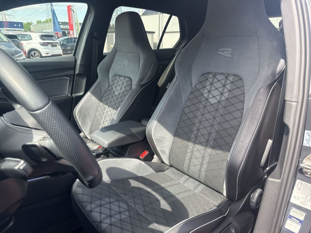 Golf VIII R-Line -Line 2,0 TDI DSG Led-Plus Kame