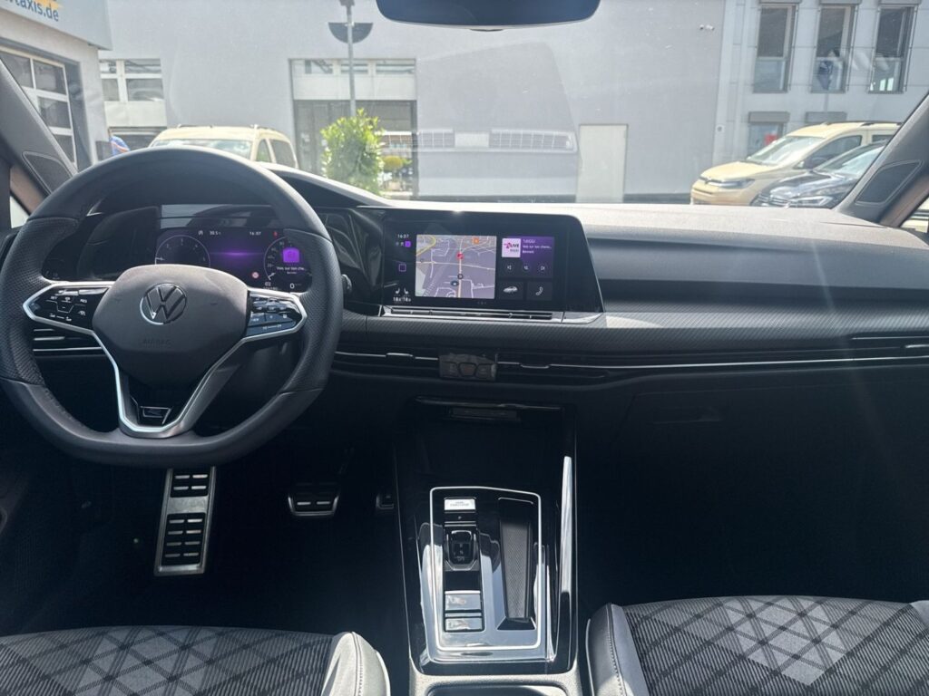 Golf VIII R-Line -Line 2,0 TDI DSG Led-Plus Kame