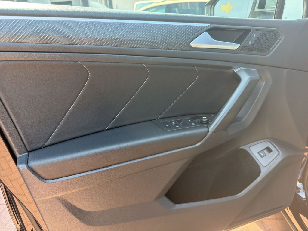 Tiguan Allspace R-Line 2,0 TSI DSG 4Motion AHK 7