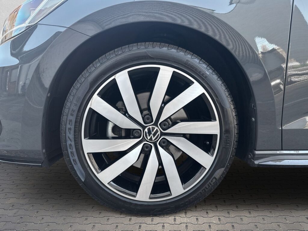 Touran Highline 1,5 TSI DSG R-Line Black-Style-P