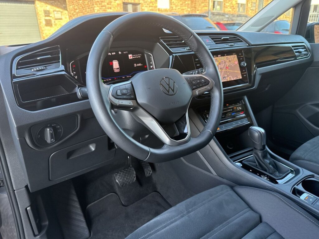 Touran Highline R-Line 1,5 TSI DSG AHK 7-Sitze