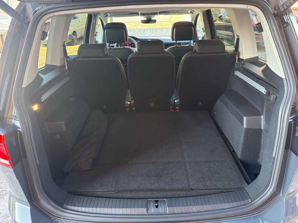Touran Highline R-Line 1,5 TSI DSG AHK 7-Sitze