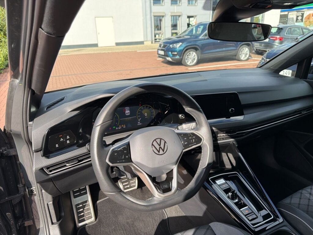 Golf R-Line 1,5 eTSI DSG