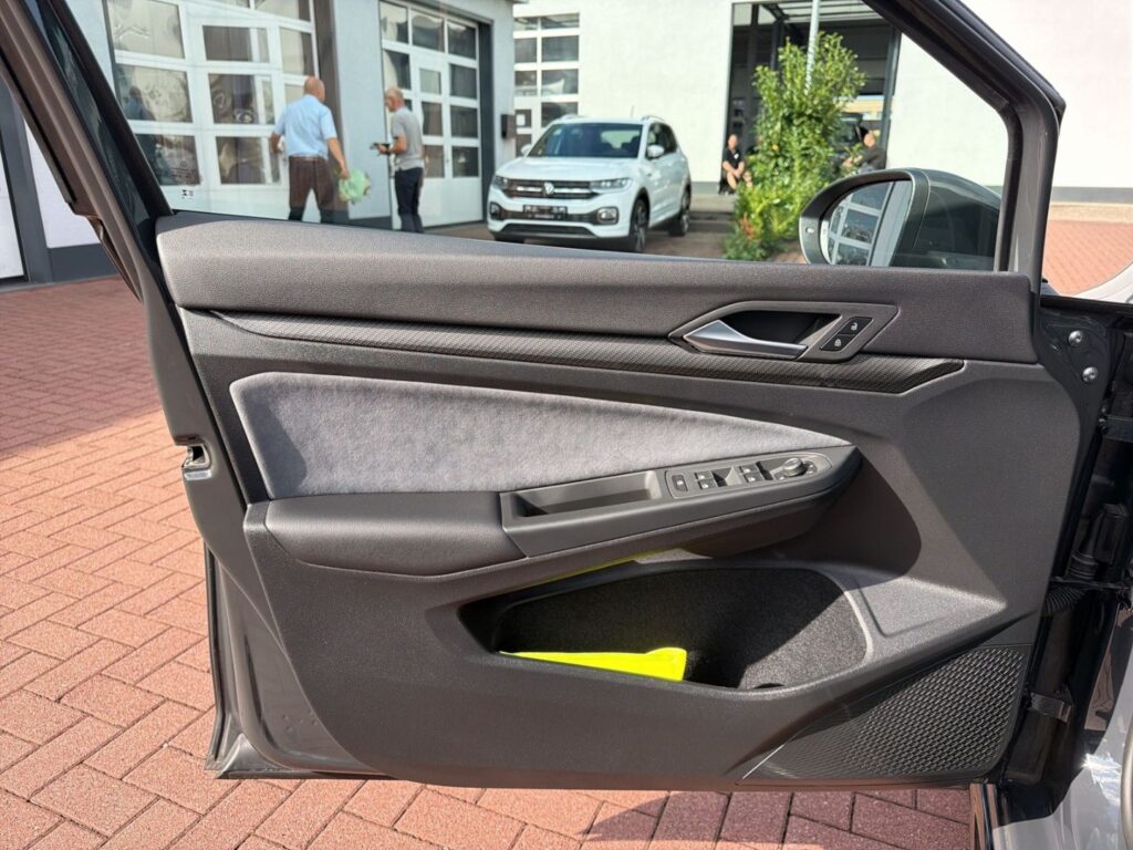 Golf R-Line 1,5 eTSI DSG