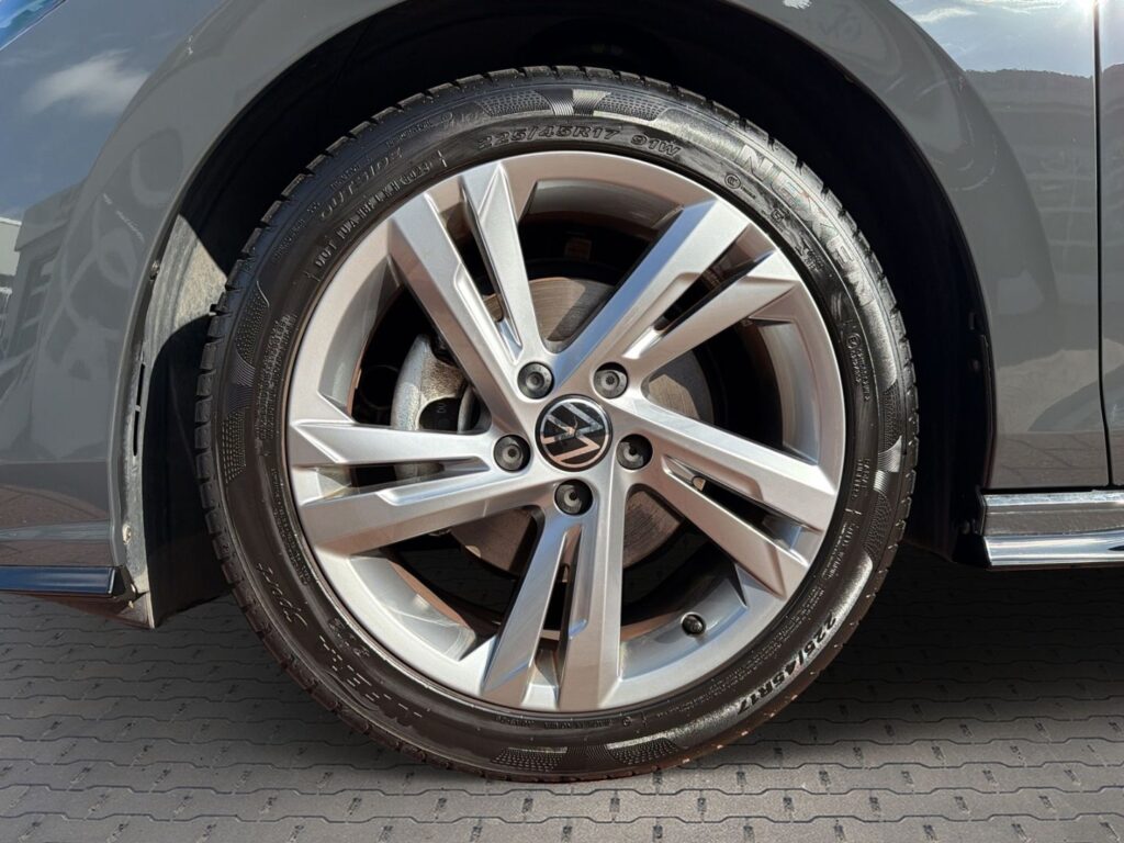 Golf R-Line 1,5 eTSI DSG