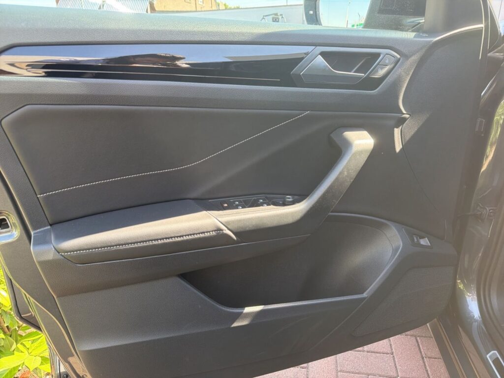 T-Roc R-Line 2.0 TSI 4Motion DSG Panodach IQ-Lig