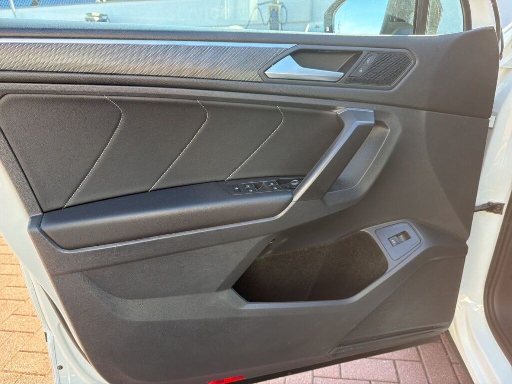 Tiguan Allspace R-Line 2,0 TSI 4Motion DSG Black