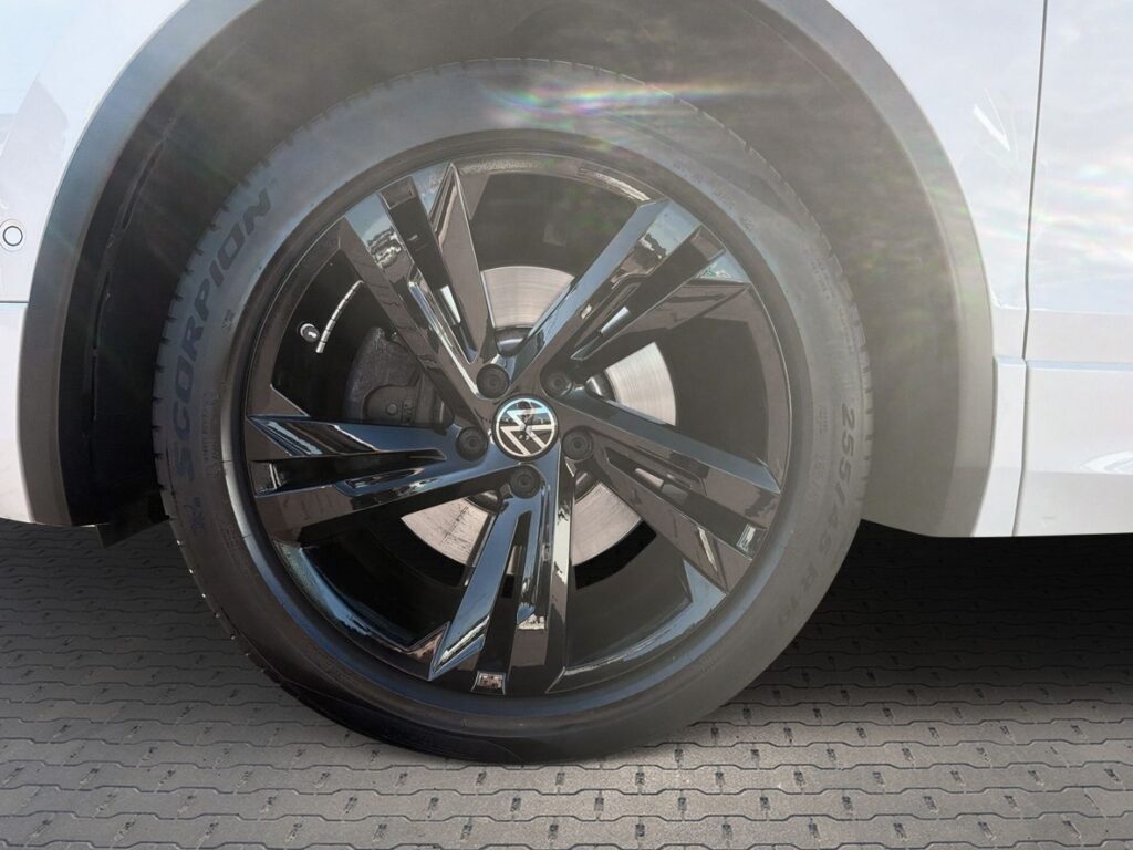 Tiguan Allspace R-Line 2,0 TSI 4Motion DSG Black