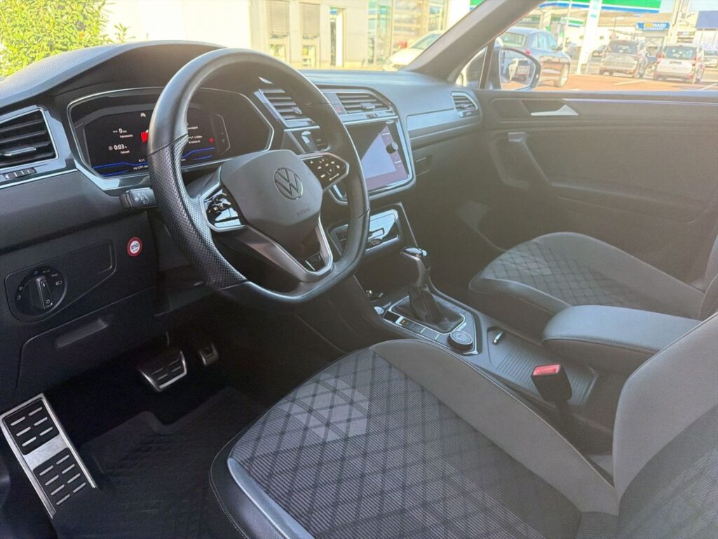 Tiguan Allspace R-Line 2,0 TSI 4Motion DSG Black