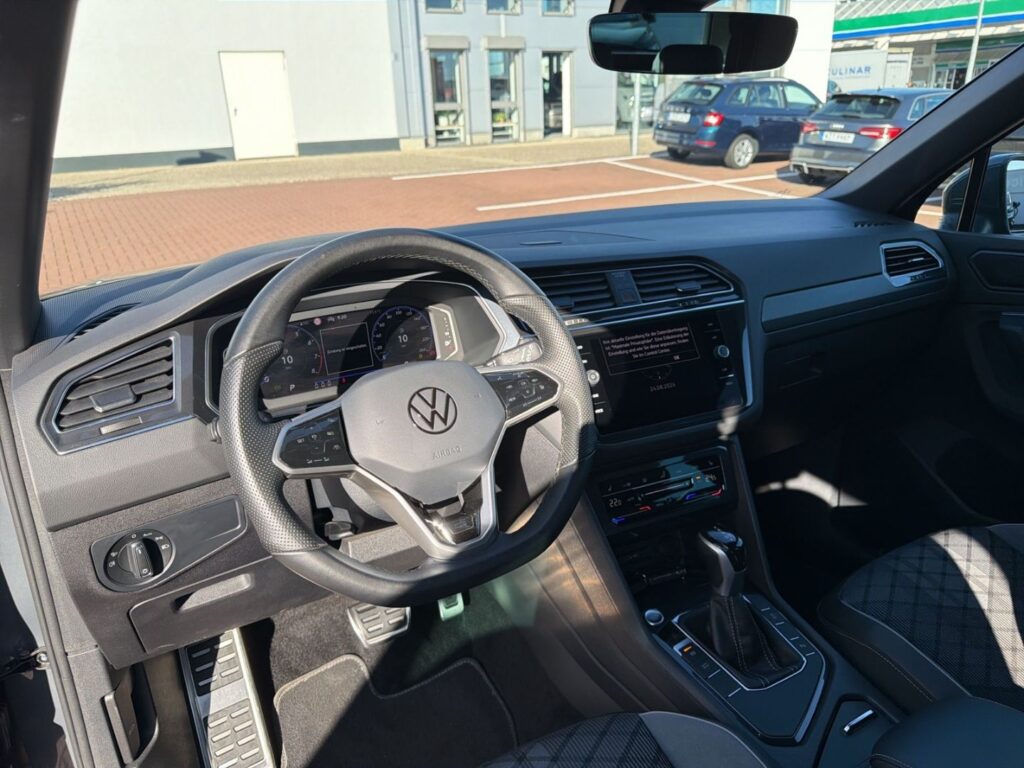 Tiguan R-Line 1,5 TSI DSG AHK Kamera IQ-Light