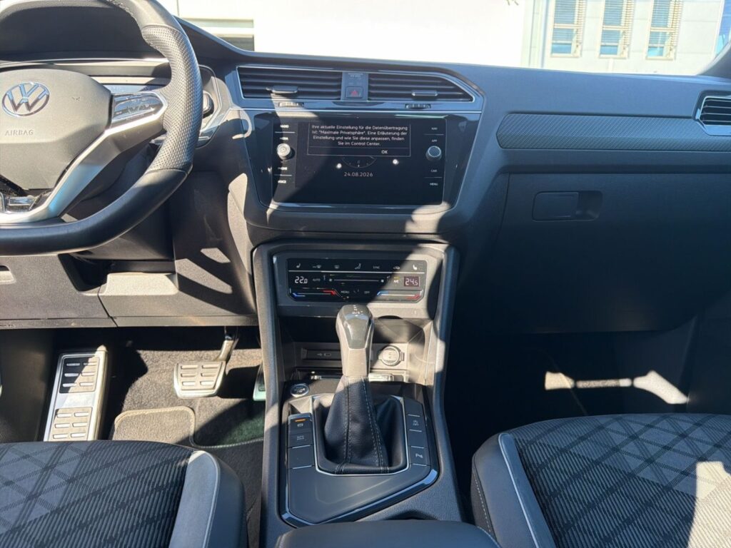Tiguan R-Line 1,5 TSI DSG AHK Kamera IQ-Light